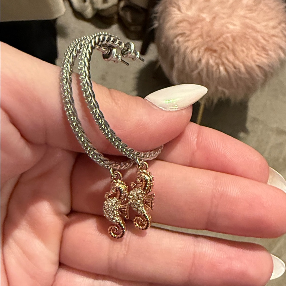 Seahorse Atlantis earrings from bomb party